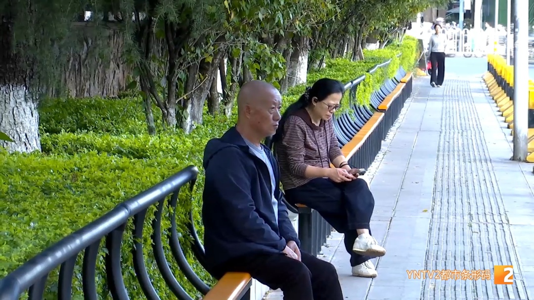 昆一中门口多了“一根杆”!家长市民纷纷点赞 昆一中门口多了“一根杆”!家长市民纷纷点赞