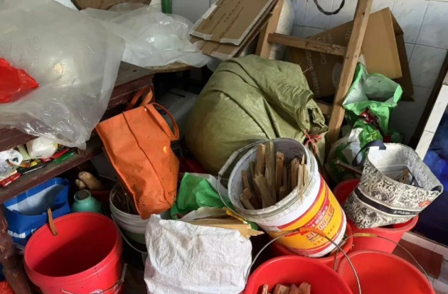 家中囤积大量废品,夫妻双双肺部感染!儿子劝阻无果无奈举报 家中囤积大量废品,夫妻双双肺部感染!儿子劝阻无果无奈举报