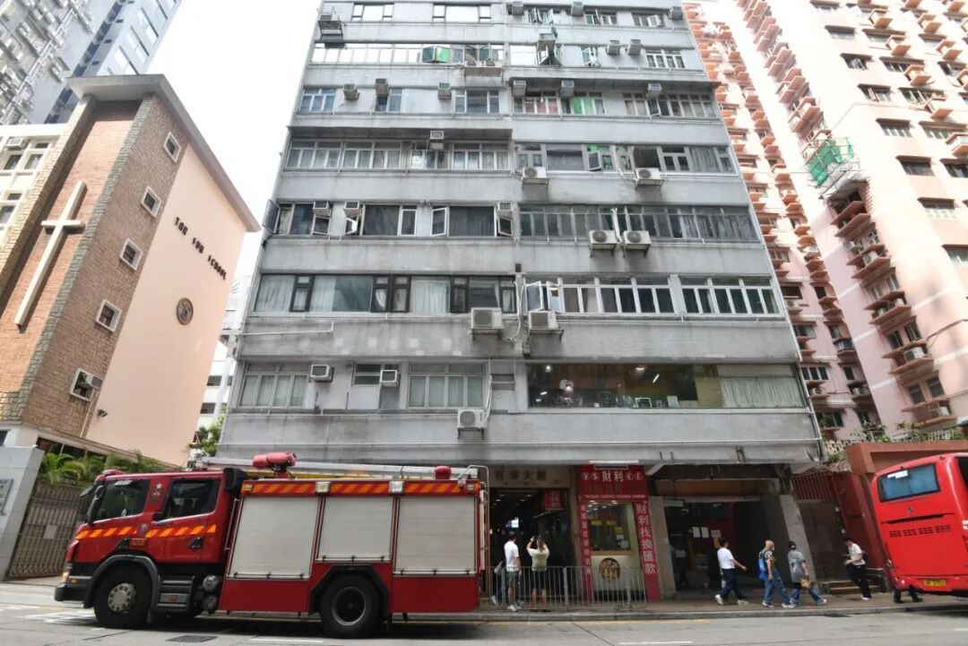 电压骤降，火警响起！香港两小时内突发179起电梯被困事件，3人送医治疗