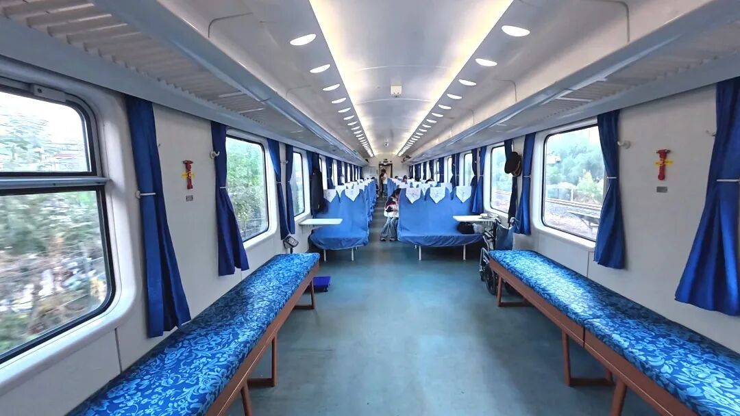 这趟绿皮火车,在车厢里能“赶大集” 这趟绿皮火车,在车厢里能“赶大集”