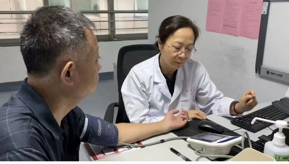 心脑血管意外的高发季来临！出现这些信号，立即就医