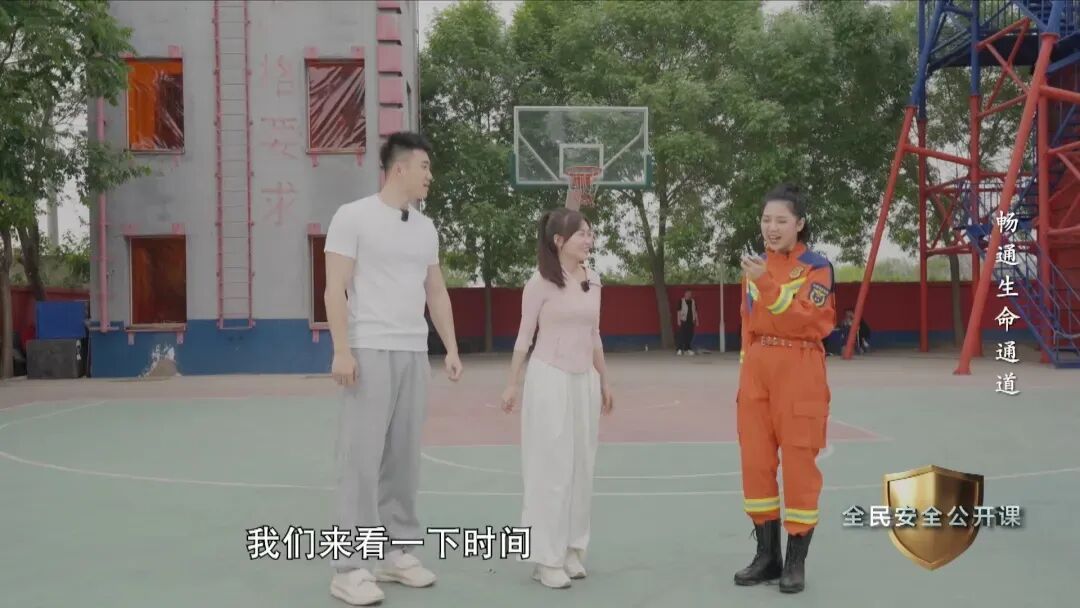 方便了自己，却可能会害了整栋楼！别再这样堆杂物了