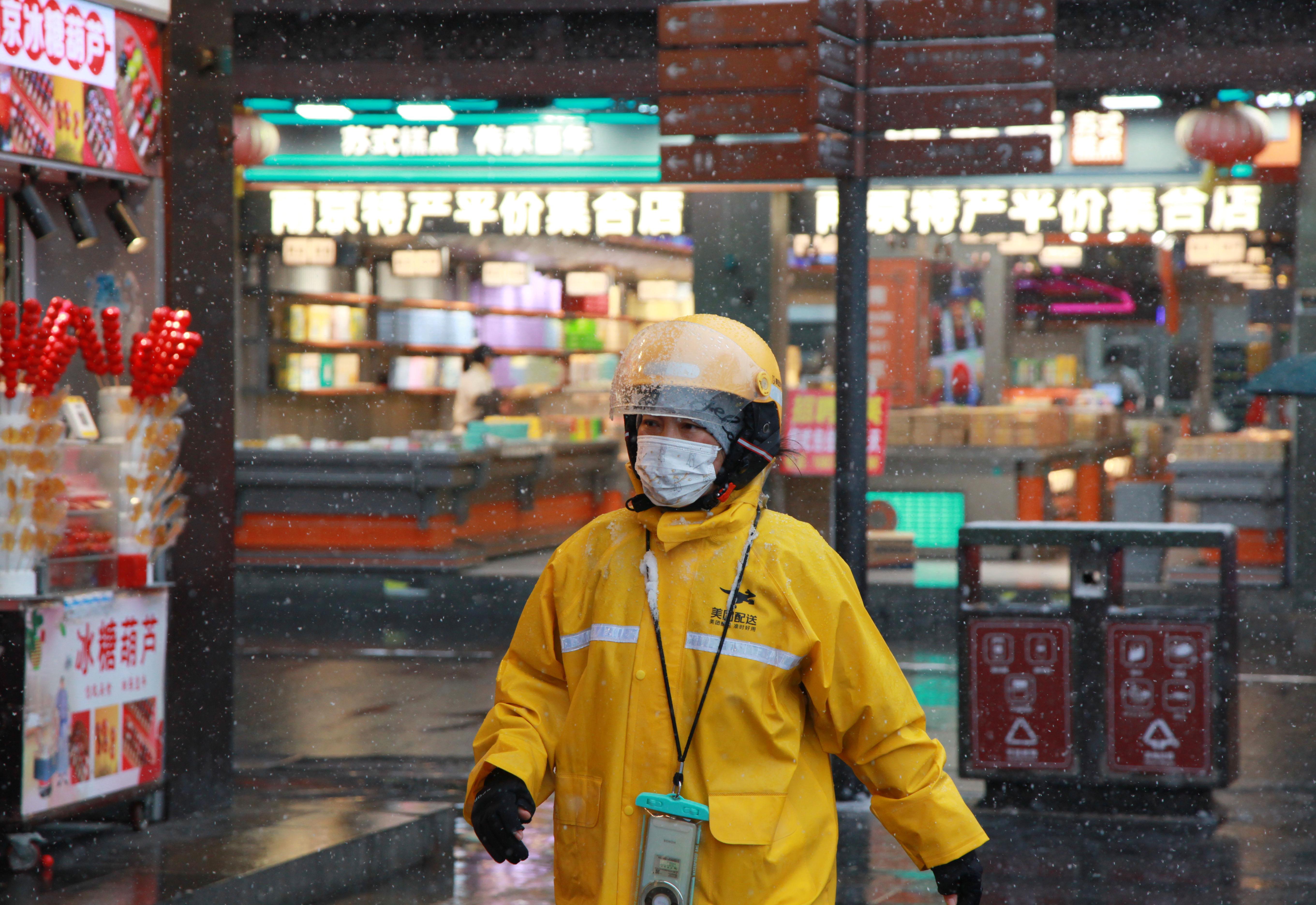 超重 大件 爬楼订单有望多拿钱 外卖骑手额外劳动该如何定价? 超重 大件 爬楼订单有望多拿钱 外卖骑手额外劳动该如何定价?