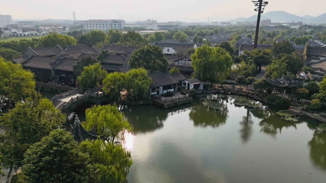 价格低三成!错峰追秋进入最佳时段,“银发族”成主力 价格低三成!错峰追秋进入最佳时段,“银发族”成主力