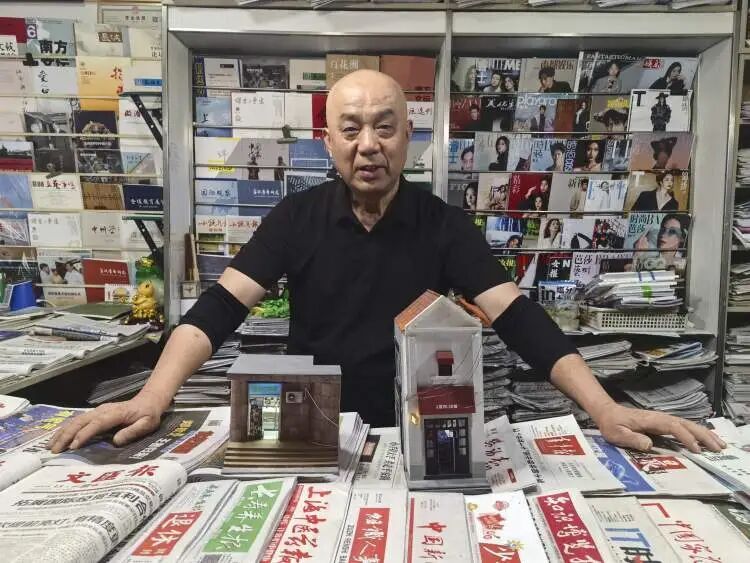 准00后上海小囡爱上做模型,他把街头的书报亭、电话亭、交通岗亭统统“搬”回了家 准00后上海小囡爱上做模型,他把街头的书报亭、电话亭、交通岗亭统统“搬”回了家