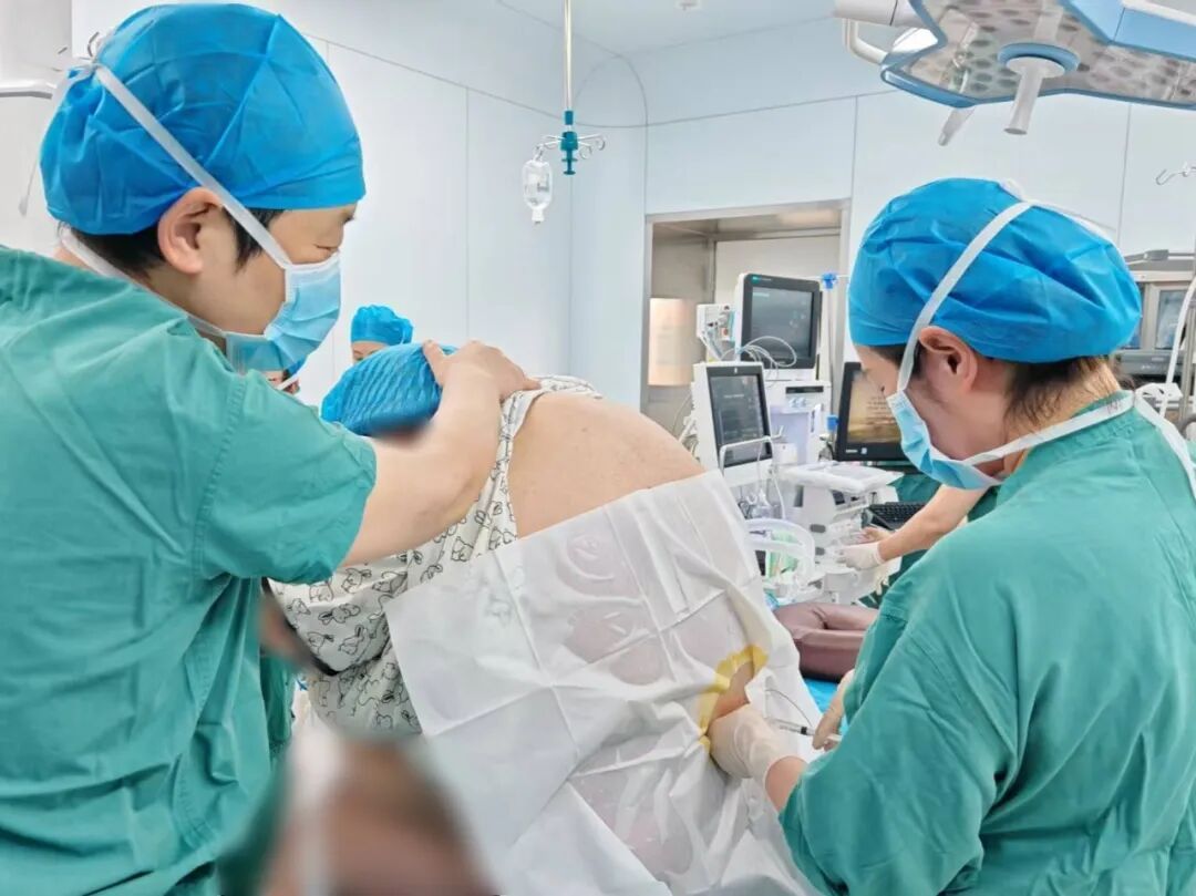生了生了！身高155cm、体重276斤产妇，母子平安