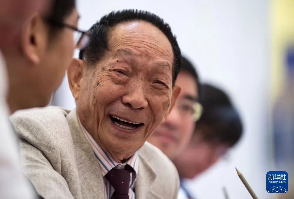 今天,我们格外怀念他 今天,我们格外怀念他
