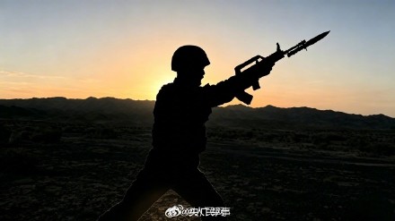 与霞光同框!子弟兵超帅光影大片 与霞光同框!子弟兵超帅光影大片