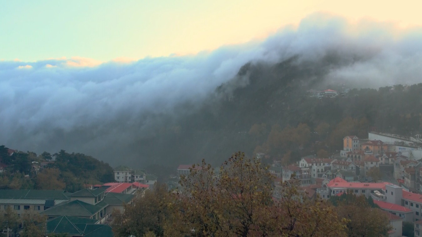 江西庐山：秋色景如画 云瀑添意境