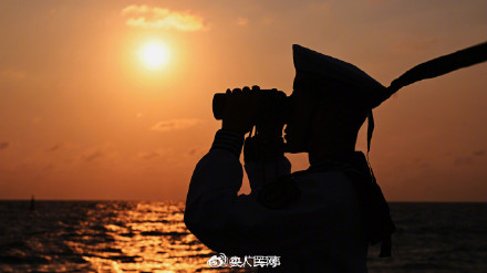 与霞光同框!子弟兵超帅光影大片 与霞光同框!子弟兵超帅光影大片