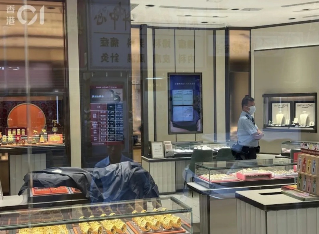 香港珠宝大盗案告破:1男1女被抓,部分金链已被变卖 香港珠宝大盗案告破:1男1女被抓,部分金链已被变卖