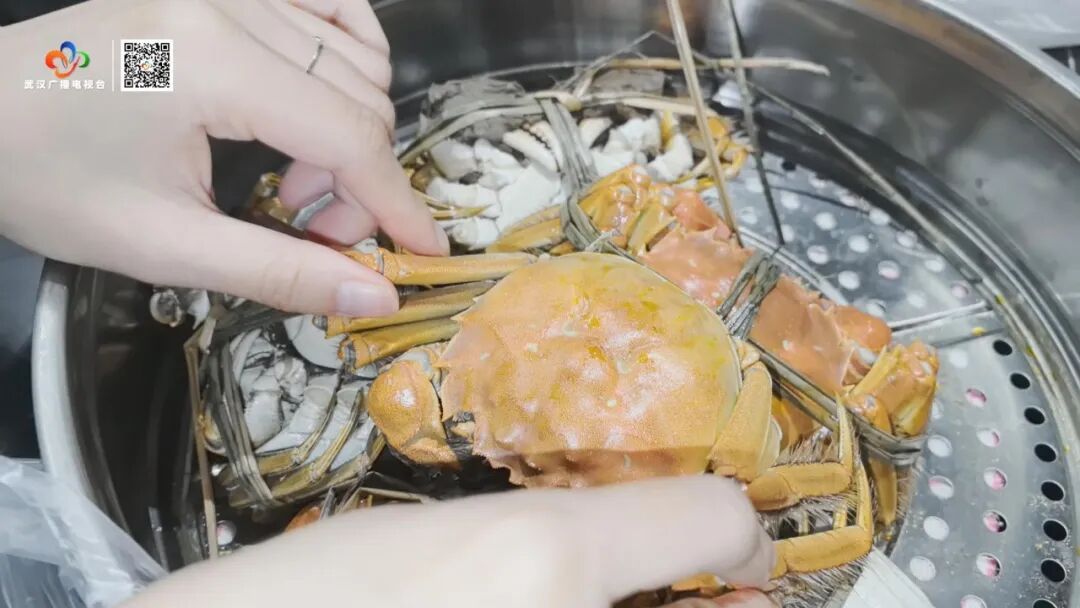 蒸螃蟹冒出的“鸡蛋白”到底是啥?协和医生:能吃,但是…… 蒸螃蟹冒出的“鸡蛋白”到底是啥?协和医生:能吃,但是……