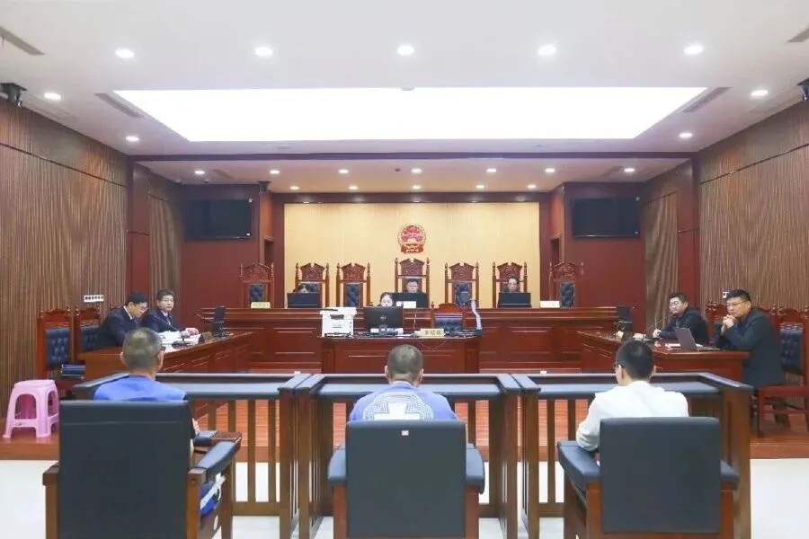 “我实在受不了了”一父亲举报儿子诈骗:因无法按时还款,债主频繁上门辱骂威胁 “我实在受不了了”一父亲举报儿子诈骗:因无法按时还款,债主频繁上门辱骂威胁