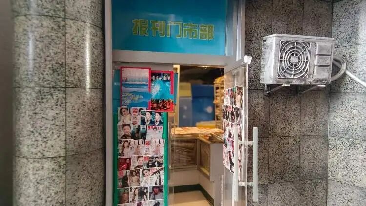 准00后上海小囡爱上做模型,他把街头的书报亭、电话亭、交通岗亭统统“搬”回了家 准00后上海小囡爱上做模型,他把街头的书报亭、电话亭、交通岗亭统统“搬”回了家