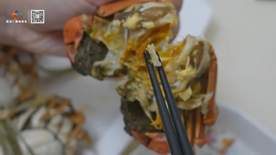 蒸螃蟹冒出的“鸡蛋白”到底是啥?协和医生:能吃,但是…… 蒸螃蟹冒出的“鸡蛋白”到底是啥?协和医生:能吃,但是……