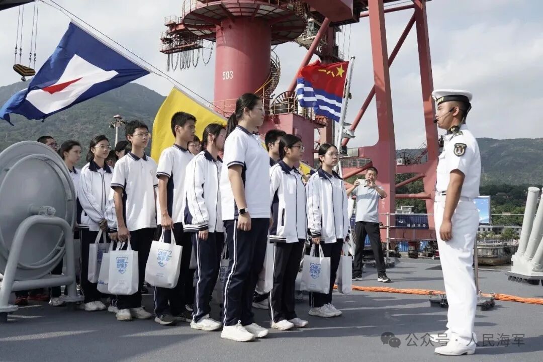 福州舰回福州!舰艇开放日迎来第一批参观市民 福州舰回福州!舰艇开放日迎来第一批参观市民