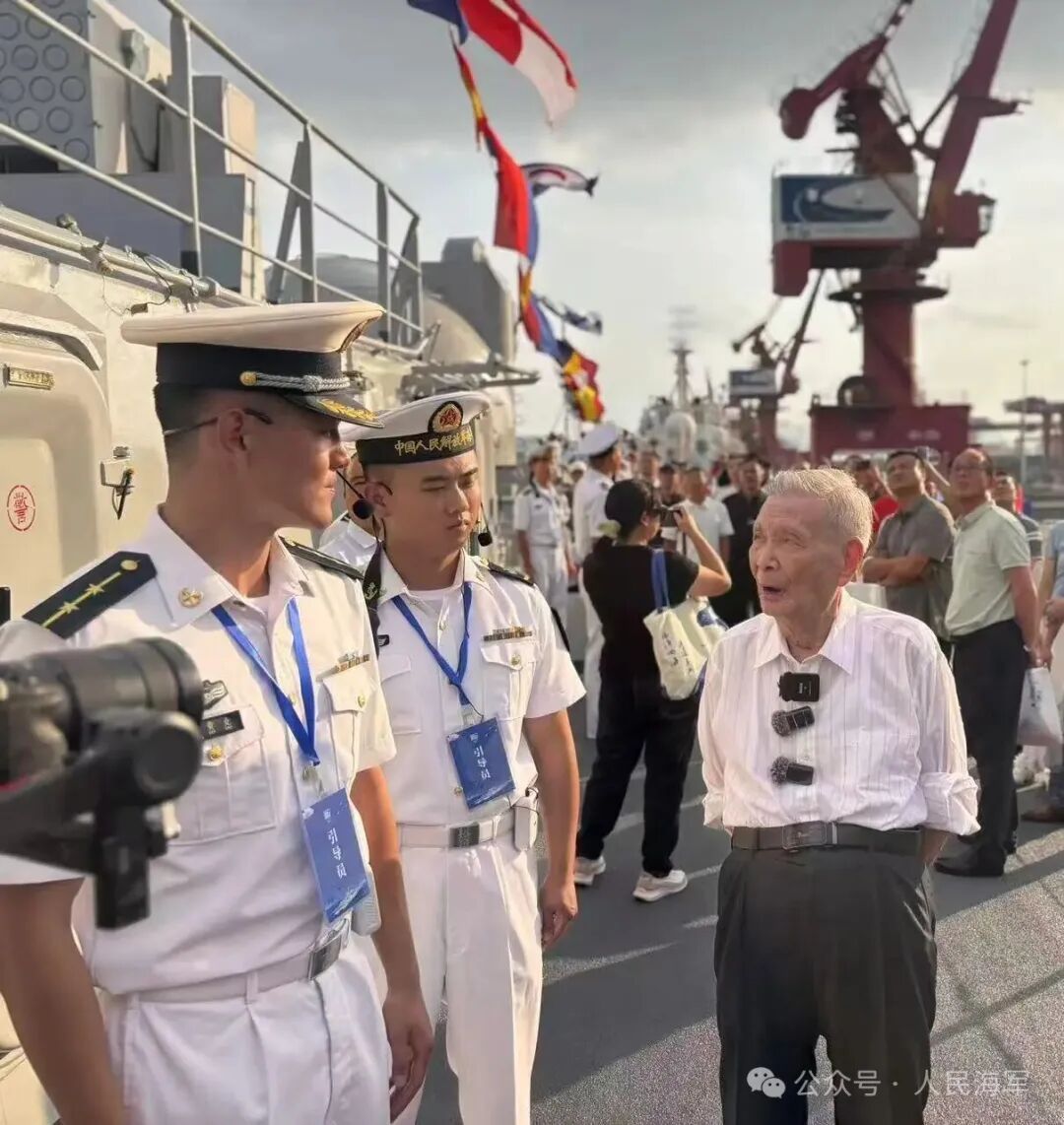 福州舰回福州!舰艇开放日迎来第一批参观市民 福州舰回福州!舰艇开放日迎来第一批参观市民