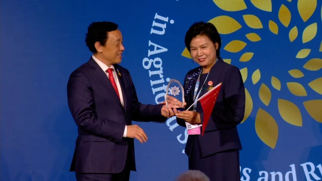 殷玉珍，站上联合国领奖台