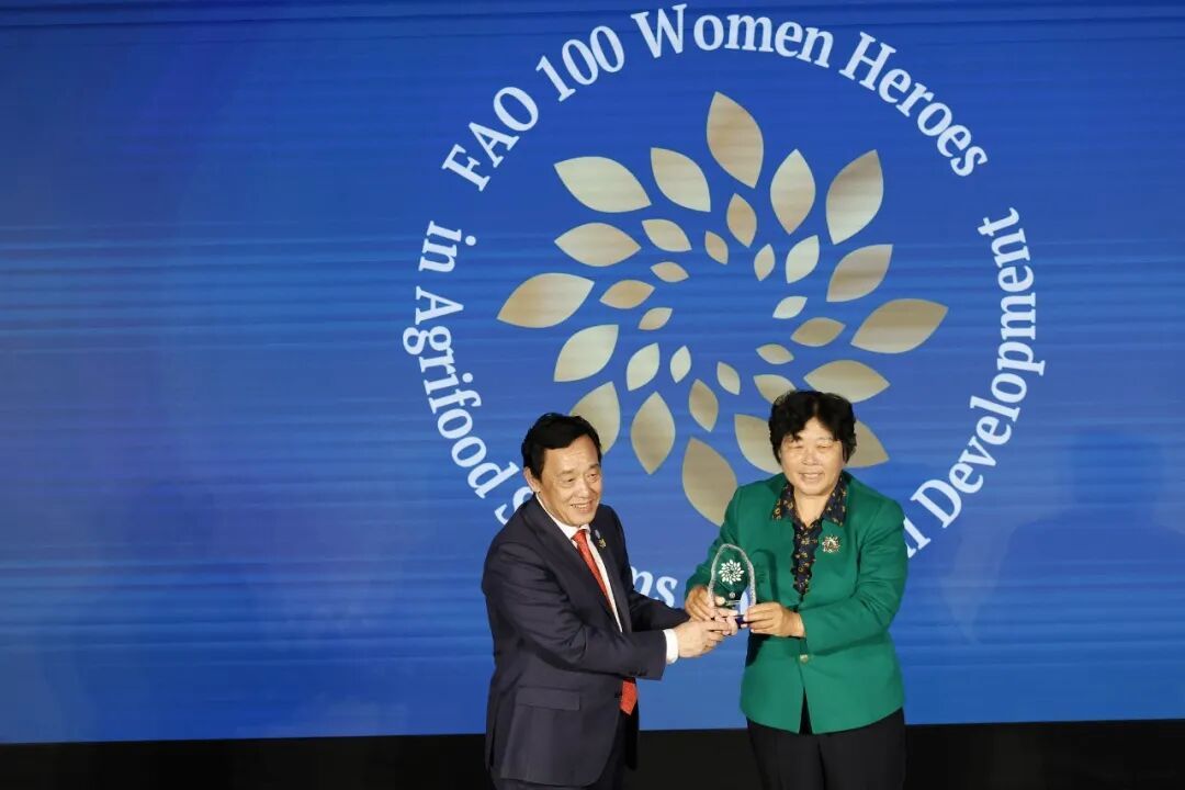殷玉珍，站上联合国领奖台