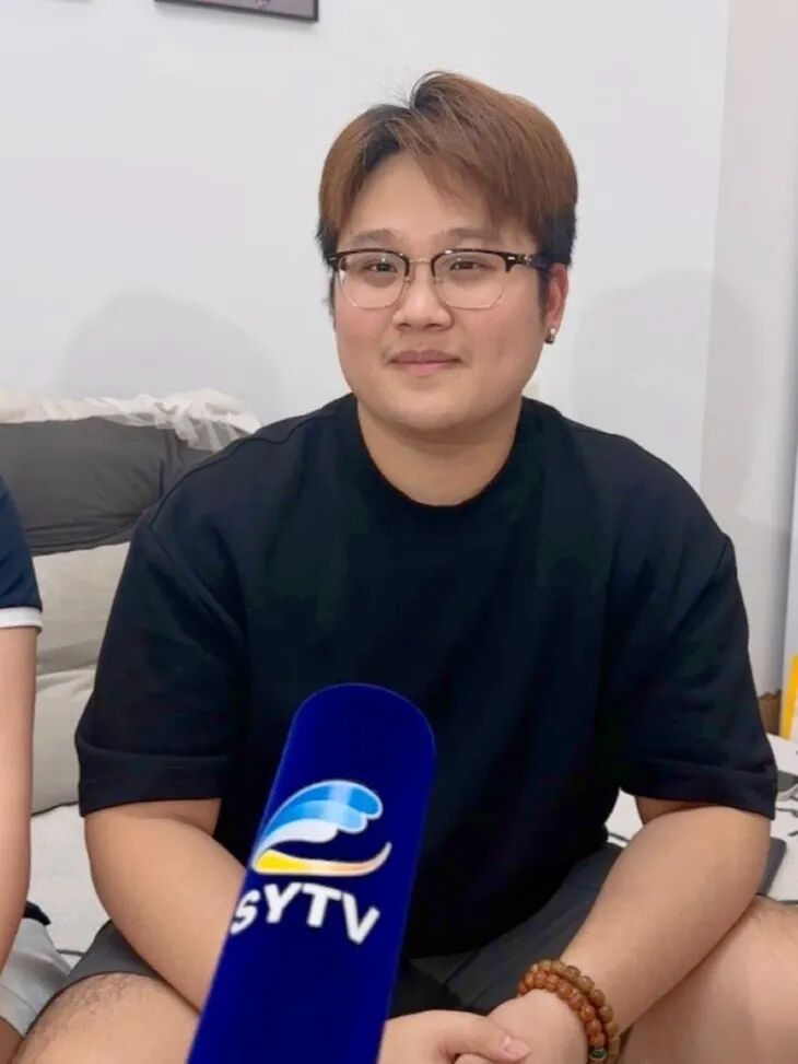 “糊涂鬼,手机交给警察了!”三亚“00后”情侣这波操作获全网点赞 “糊涂鬼,手机交给警察了!”三亚“00后”情侣这波操作获全网点赞