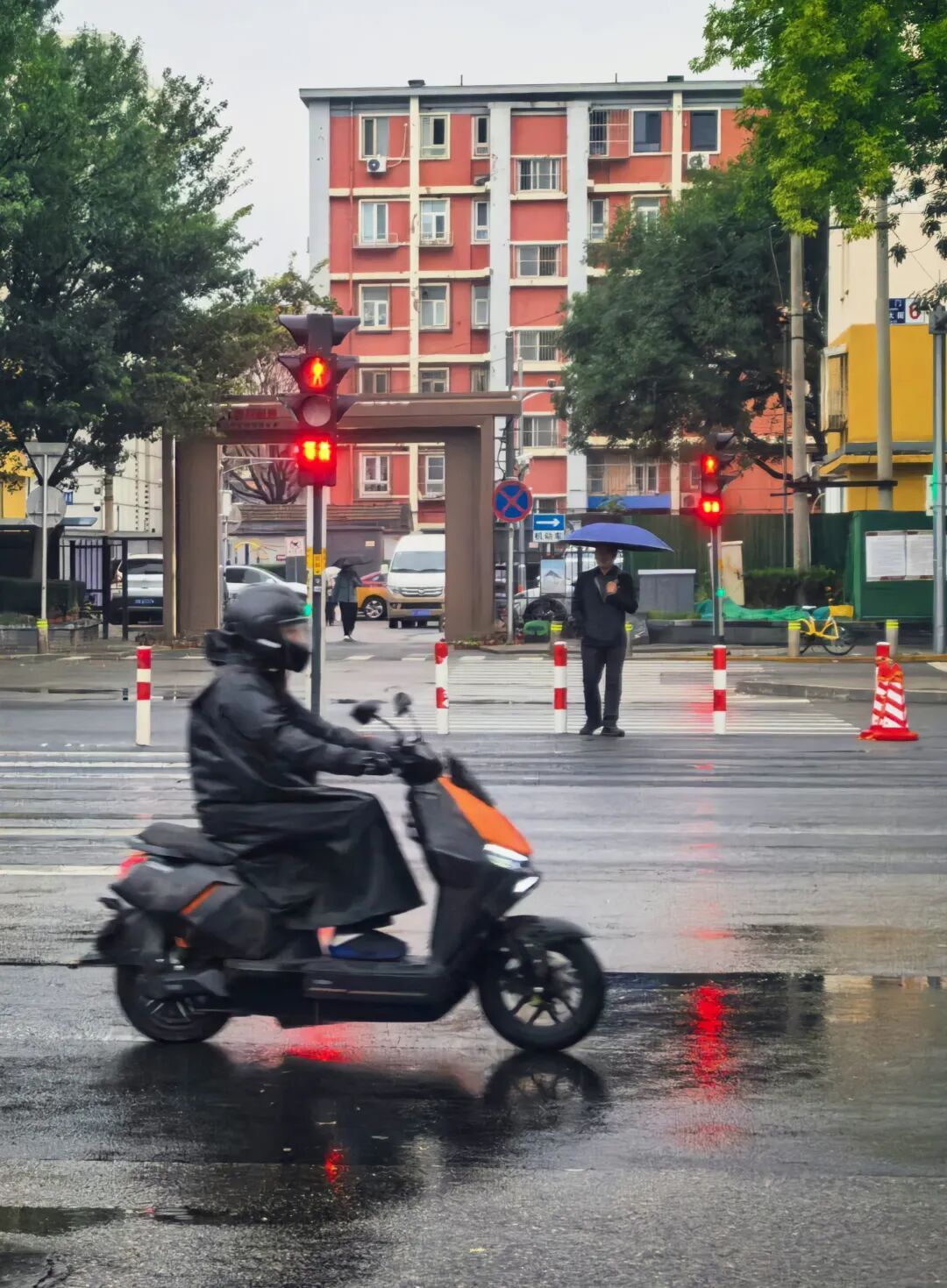 怀柔发布暴雨蓝色预警!多公园游船停航,北京的大雨正在下! 怀柔发布暴雨蓝色预警!多公园游船停航,北京的大雨正在下!
