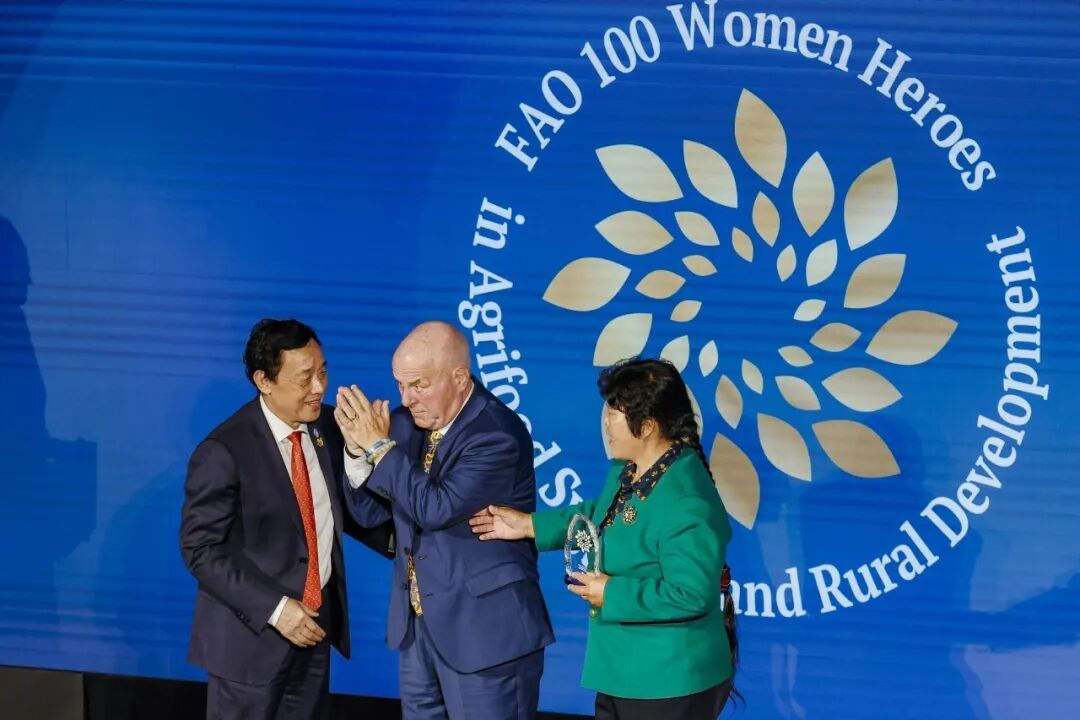殷玉珍，站上联合国领奖台