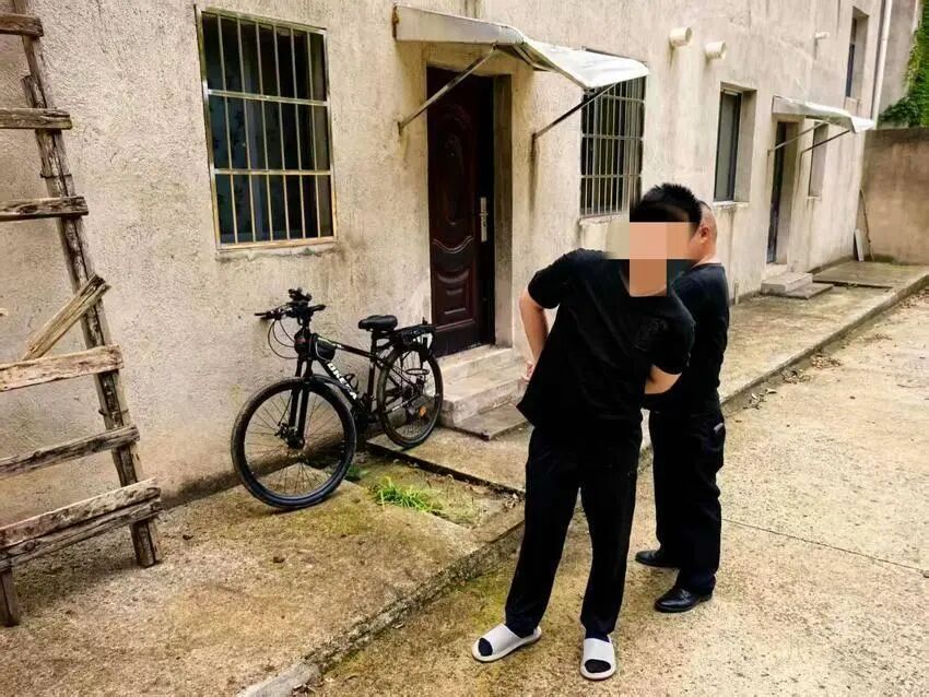 男子入室盗窃后深信“最危险的地方最安全”,干脆住下不走,结果一觉睡进了看守所 男子入室盗窃后深信“最危险的地方最安全”,干脆住下不走,结果一觉睡进了看守所