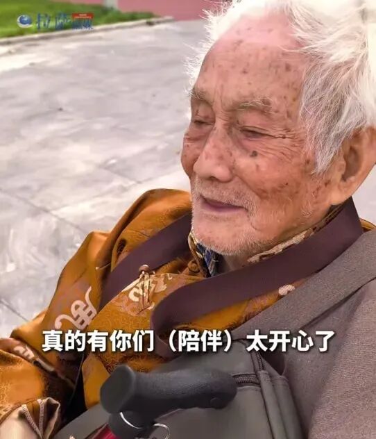 90多岁爷爷独自进藏火了!年轻时毕业于上海交大,退休后几乎游遍全国 90多岁爷爷独自进藏火了!年轻时毕业于上海交大,退休后几乎游遍全国
