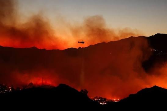 美国加州多地爆发野火 美国加州多地爆发野火