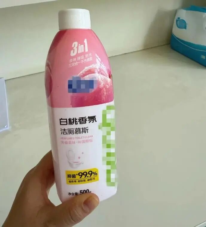 “以为是饮料，尝了一口是洁厕剂”！爷爷替孙子试喝，一口下去被紧急送医→