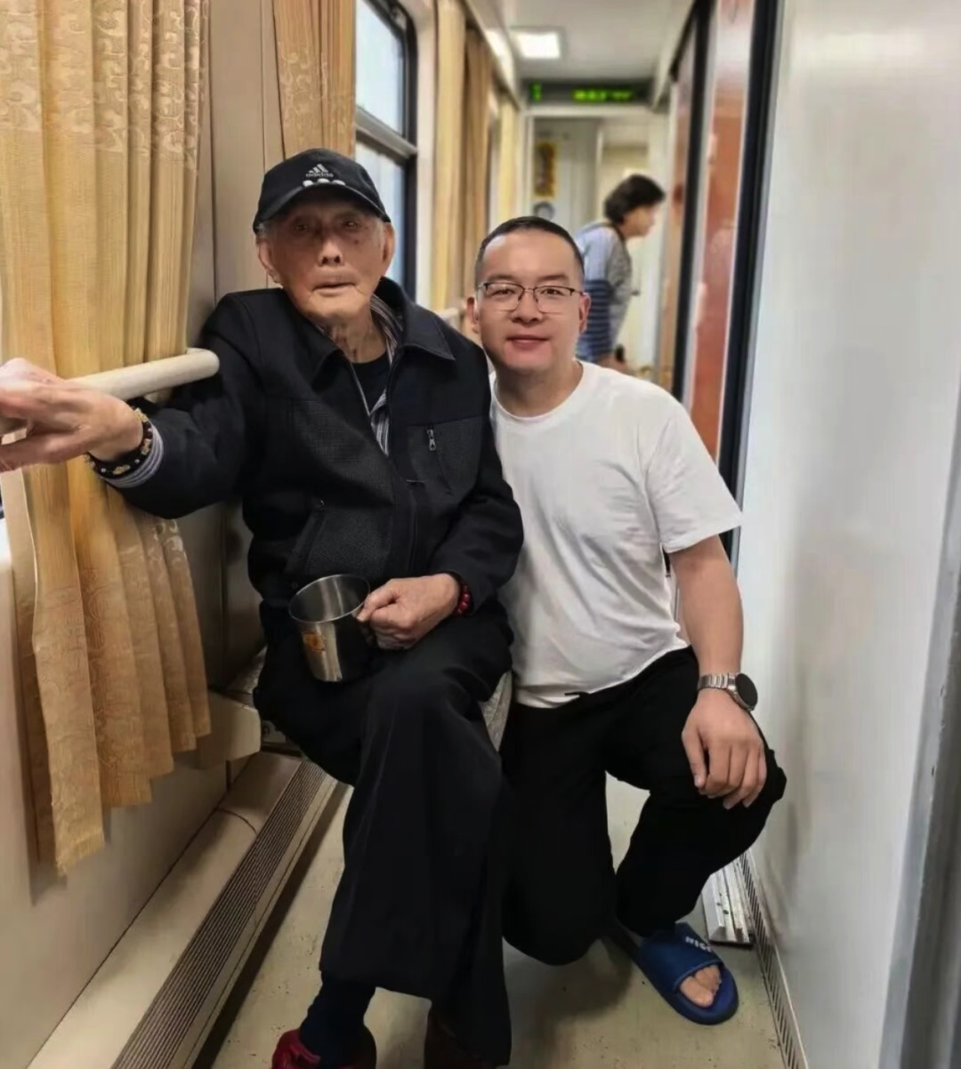 94岁独闯西藏的谭爷爷火了，他的下一个目的地是……