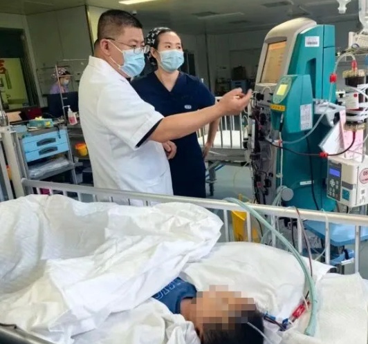“以为是饮料，尝了一口是洁厕剂”！爷爷替孙子试喝，一口下去被紧急送医→
