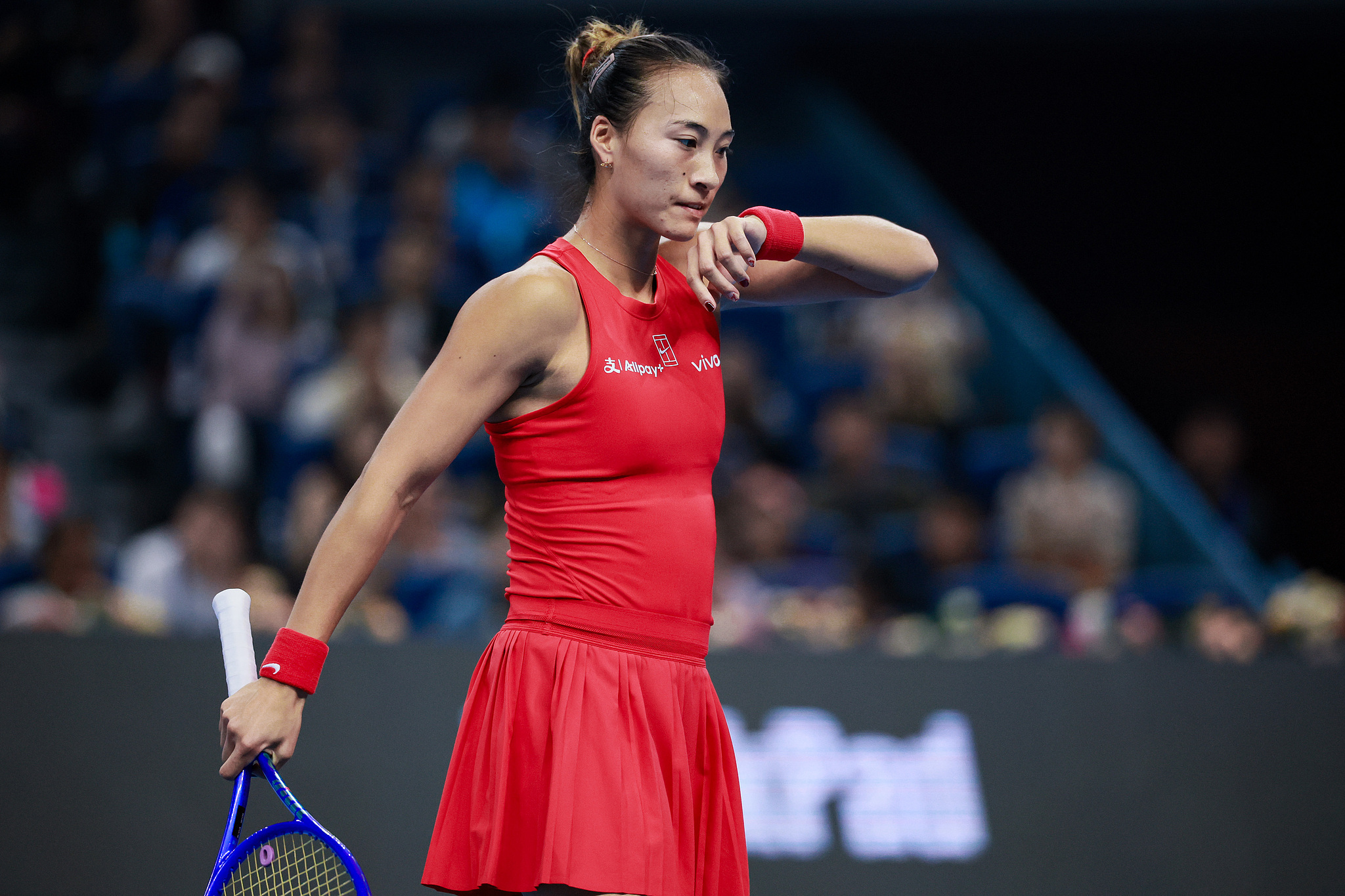 郑钦文退出WTA中国香港赛 提前结束2026全年赛季
