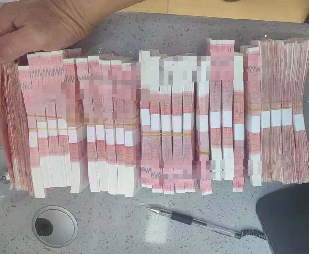 55岁，取25万现金，要给一个没见过面的“女友”！