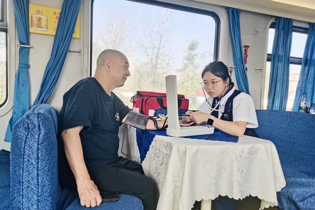 Y122次列车出发,往返全程超1万公里 Y122次列车出发,往返全程超1万公里