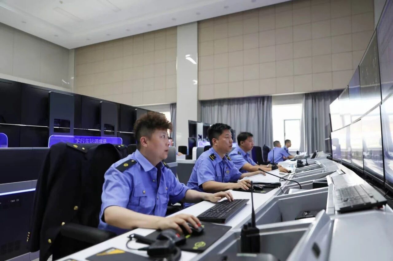今年前三季度国家铁路发送货物30.5亿吨 持续保持高位运行 今年前三季度国家铁路发送货物30.5亿吨 持续保持高位运行