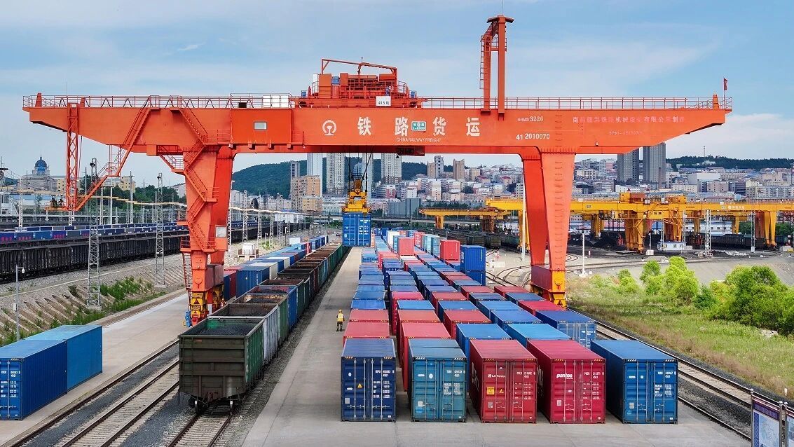 今年前三季度国家铁路发送货物30.5亿吨 持续保持高位运行 今年前三季度国家铁路发送货物30.5亿吨 持续保持高位运行