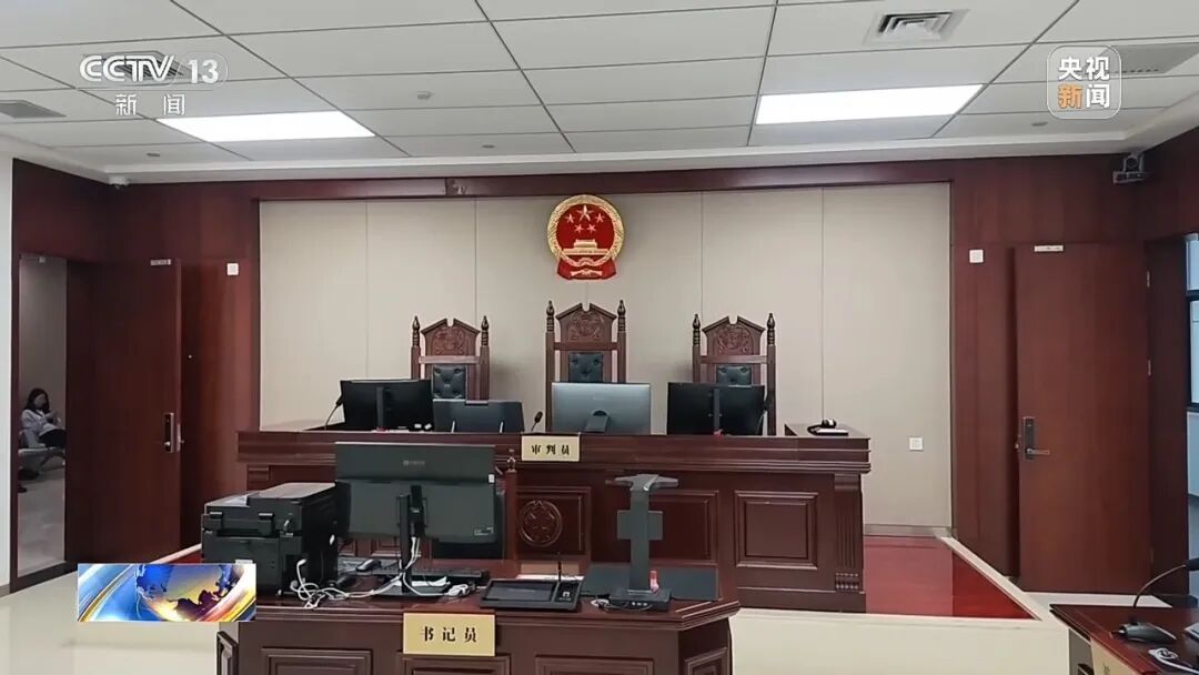 妈妈起诉游戏公司，要求返回孩子的充值，工作人员多退了3万多元，她拒不退回