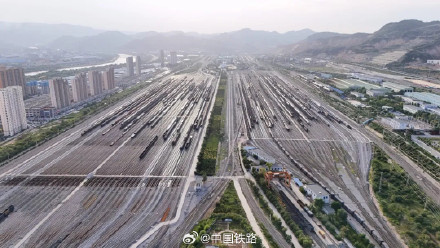 今年前三季度国家铁路发送货物30.5亿吨 今年前三季度国家铁路发送货物30.5亿吨