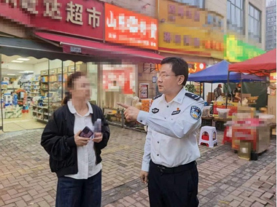 收到“逮捕令”后,武汉婆婆瞒着家人躲进宾馆“受审”,转账前一刻,真民警找到了她 收到“逮捕令”后,武汉婆婆瞒着家人躲进宾馆“受审”,转账前一刻,真民警找到了她