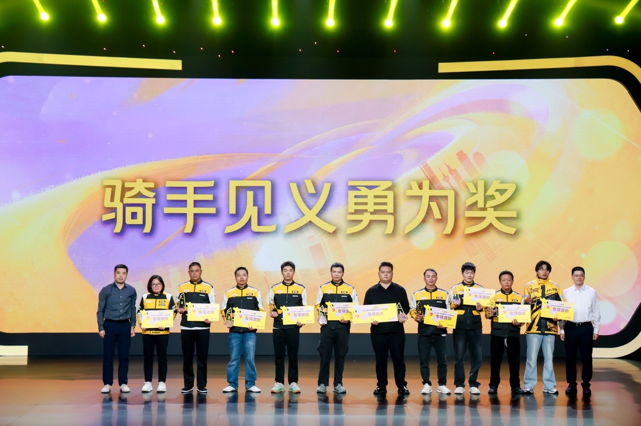 微光的回响——那些跑单路上停下脚步的骑手 微光的回响——那些跑单路上停下脚步的骑手