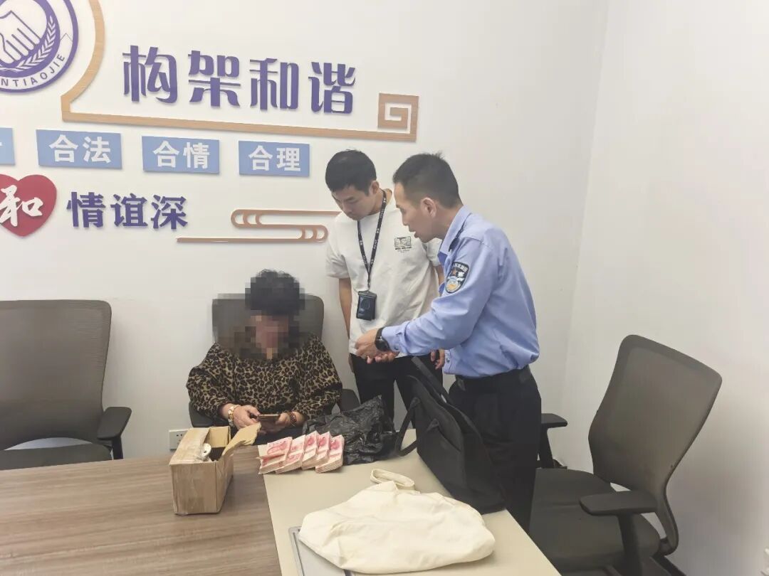 杭州一金店报警:这人买黄金不问款式只问克重! 杭州一金店报警:这人买黄金不问款式只问克重!