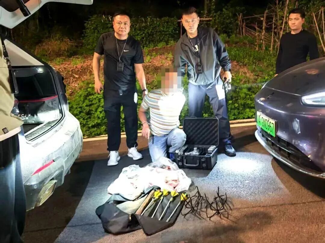 宜宾两男子改装无人机实施“坠箭”狩猎,非法猎捕果子狸等野生动物,被民警当场抓获 宜宾两男子改装无人机实施“坠箭”狩猎,非法猎捕果子狸等野生动物,被民警当场抓获