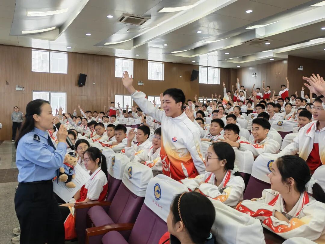 毒品离青少年有多近?藏在网红电子烟里的致命陷阱 毒品离青少年有多近?藏在网红电子烟里的致命陷阱