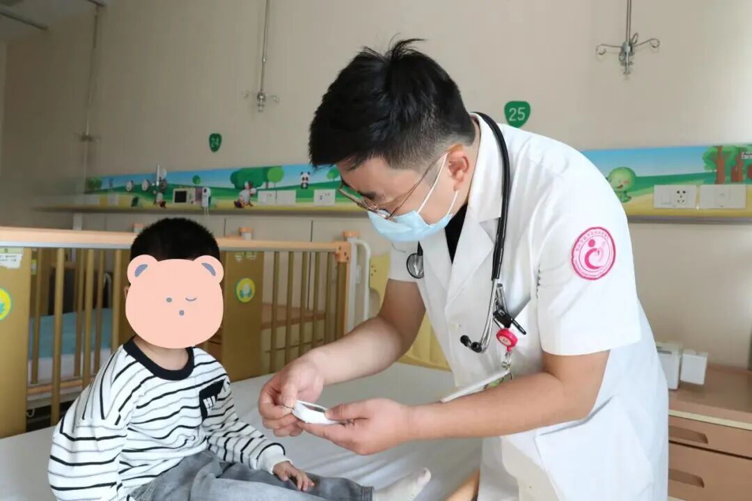 年仅1岁多就确诊,家人崩溃:孩子特别爱喝水,怎么就... 年仅1岁多就确诊,家人崩溃:孩子特别爱喝水,怎么就...