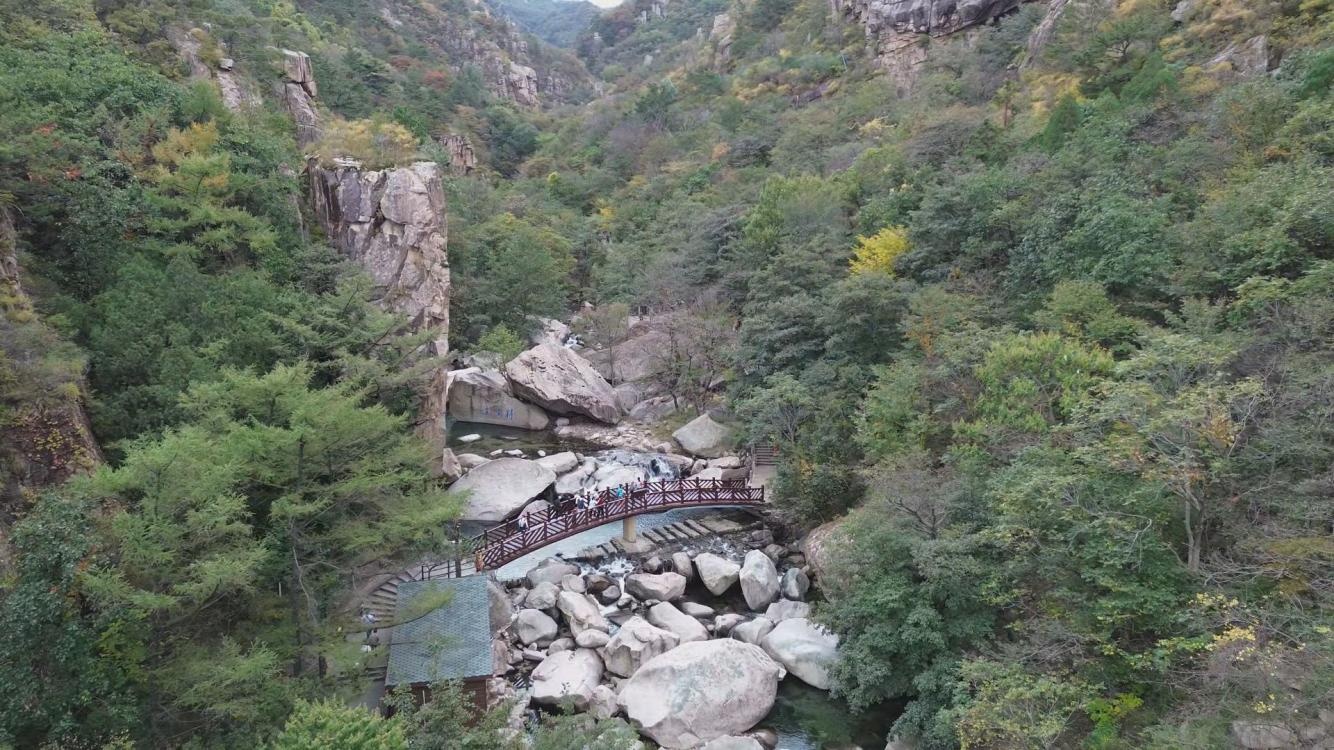 山东青岛:崂山九水赏秋正当时 文旅热度上升 山东青岛:崂山九水赏秋正当时 文旅热度上升