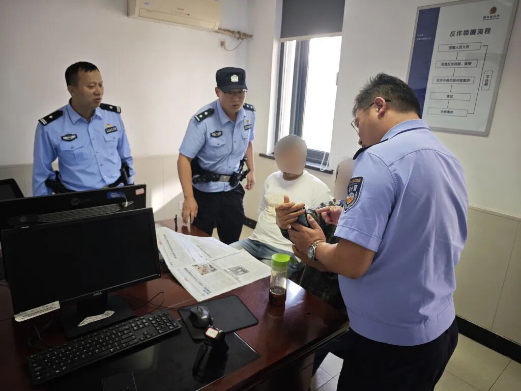杭州一金店报警:这人买黄金不问款式只问克重! 杭州一金店报警:这人买黄金不问款式只问克重!