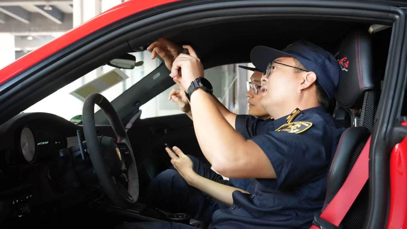 江西首票进口汽车“两证合一”业务落地赣州 江西首票进口汽车“两证合一”业务落地赣州
