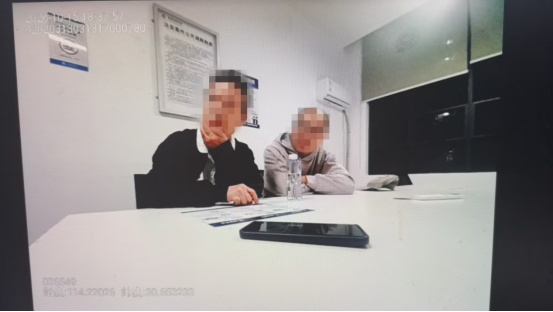 收到“逮捕令”后,武汉婆婆瞒着家人躲进宾馆“受审”,转账前一刻,真民警找到了她 收到“逮捕令”后,武汉婆婆瞒着家人躲进宾馆“受审”,转账前一刻,真民警找到了她