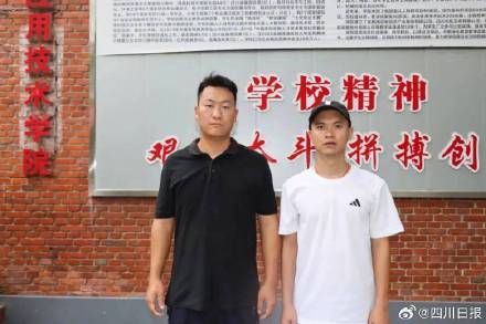 火场逆行的两名大学生是退役军人 火场逆行的两名大学生是退役军人